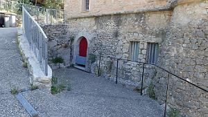 32  Une entree  de la Bastide
